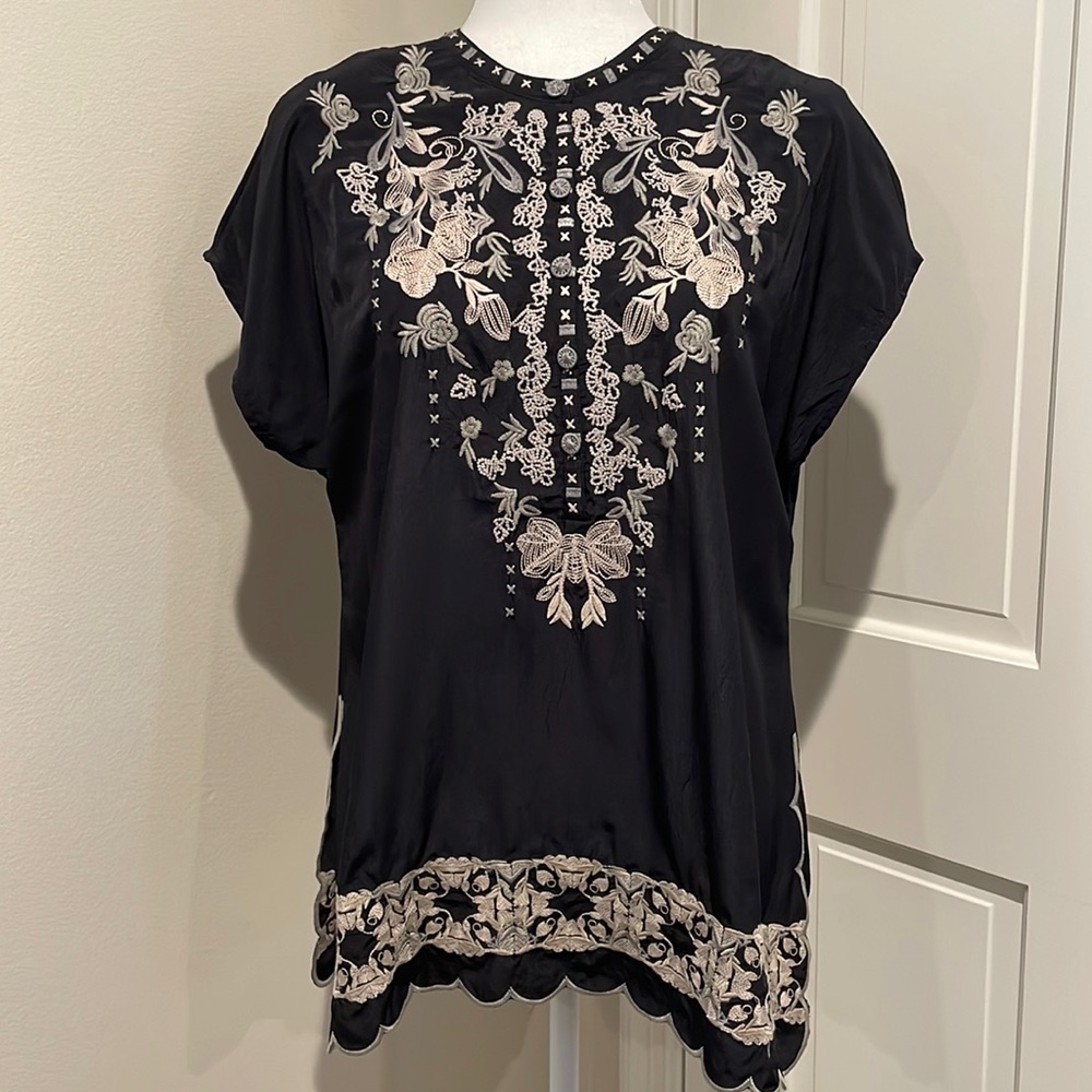 Faith and Zoe beautiful embroidered tunic. Like new. Size small